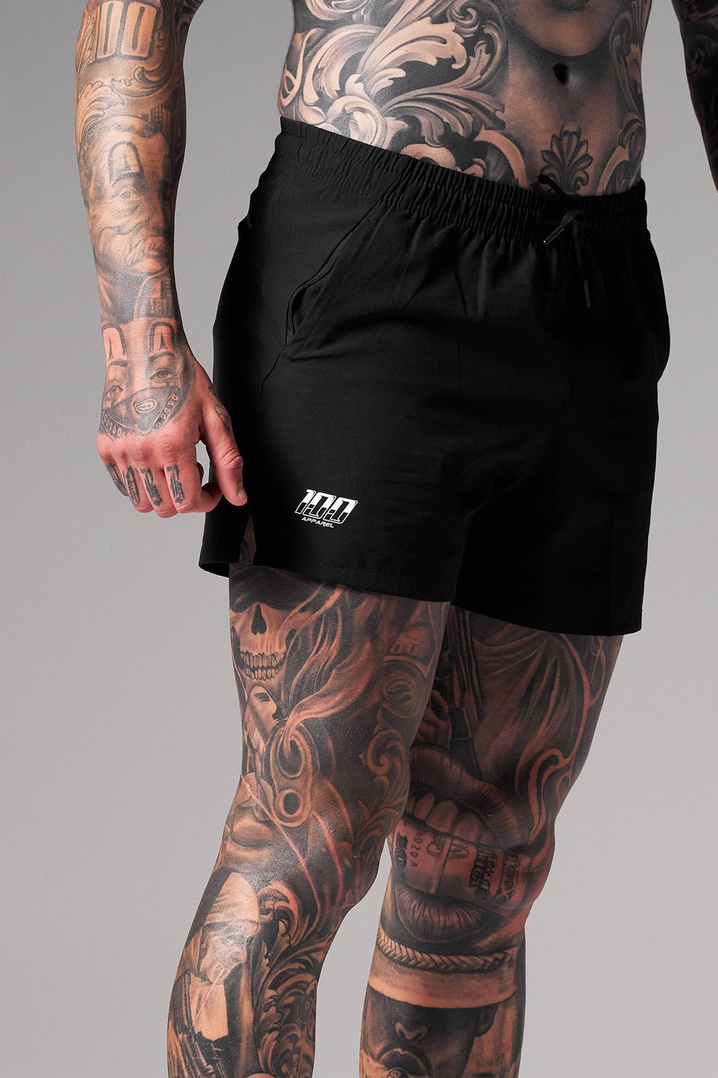 100 Shorts - black