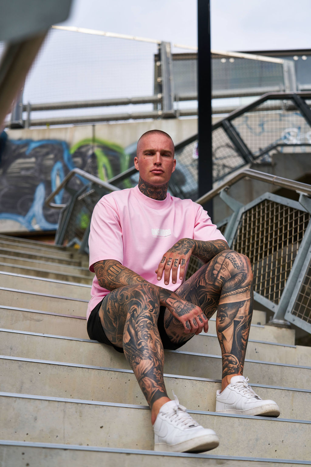 ONEHNDRD Risk Takers oversized tee dust pink unisex
