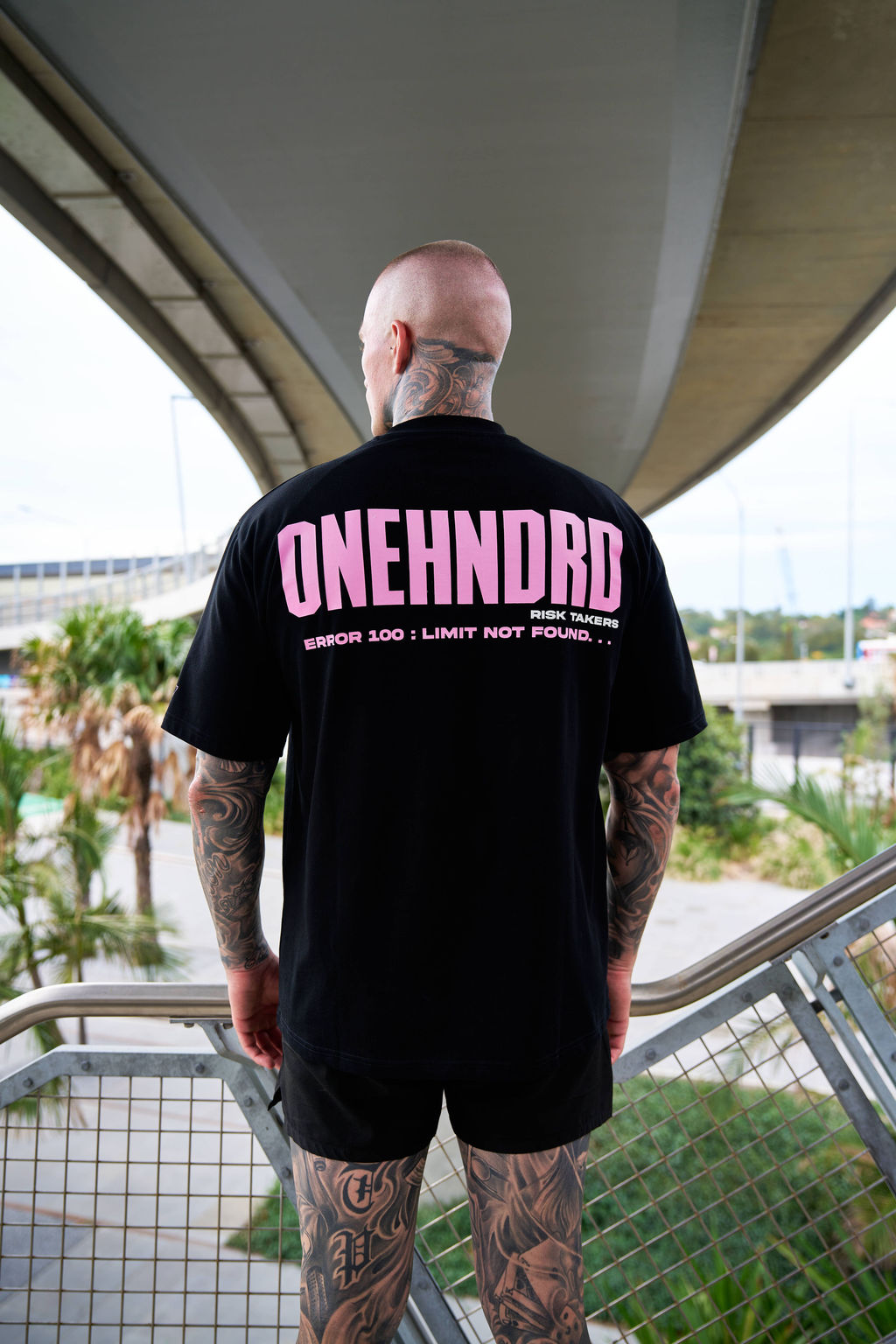 ONEHNDRD Risk Takers oversized tee black unisex 