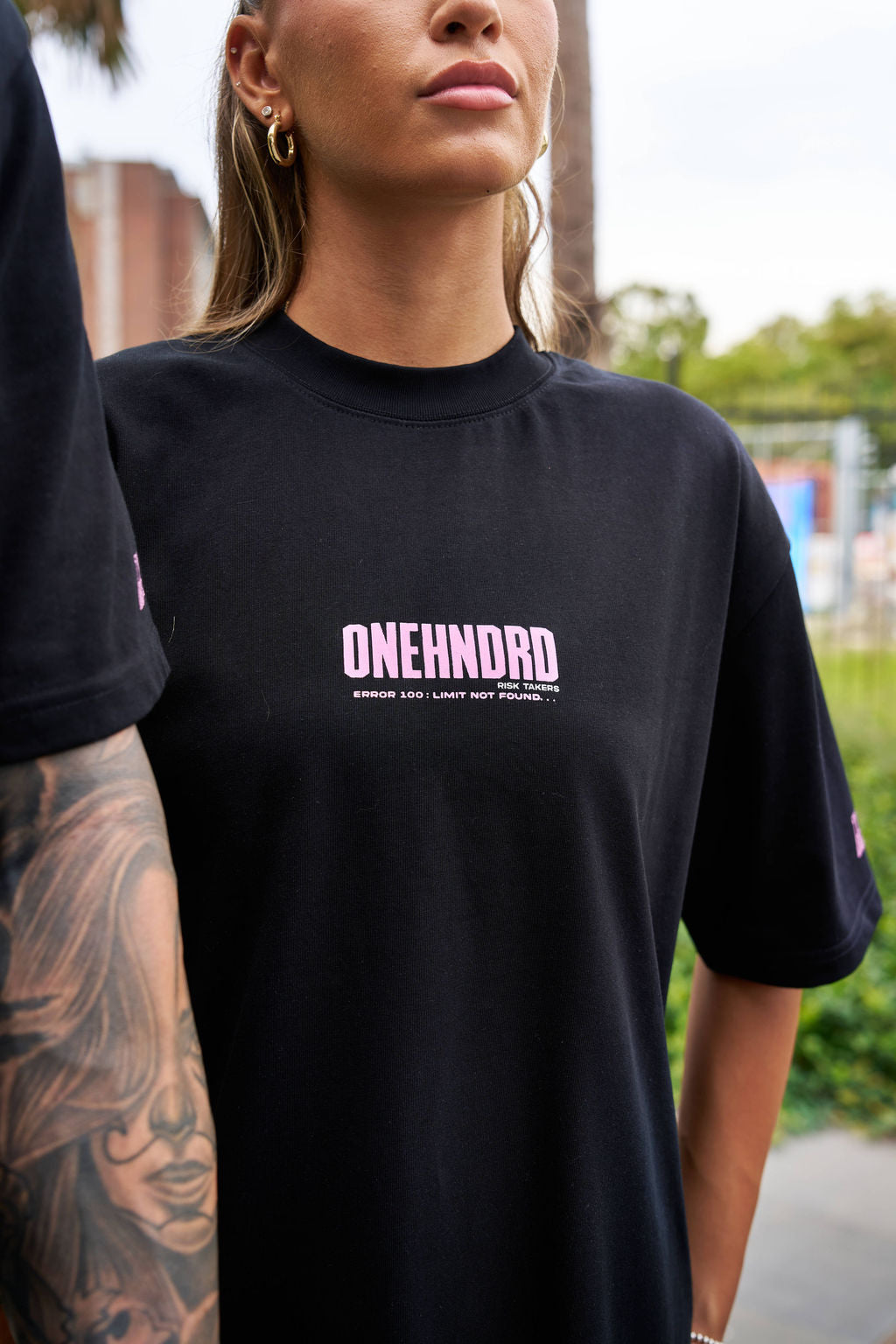 ONEHNDRD Risk Takers oversized tee black unisex 