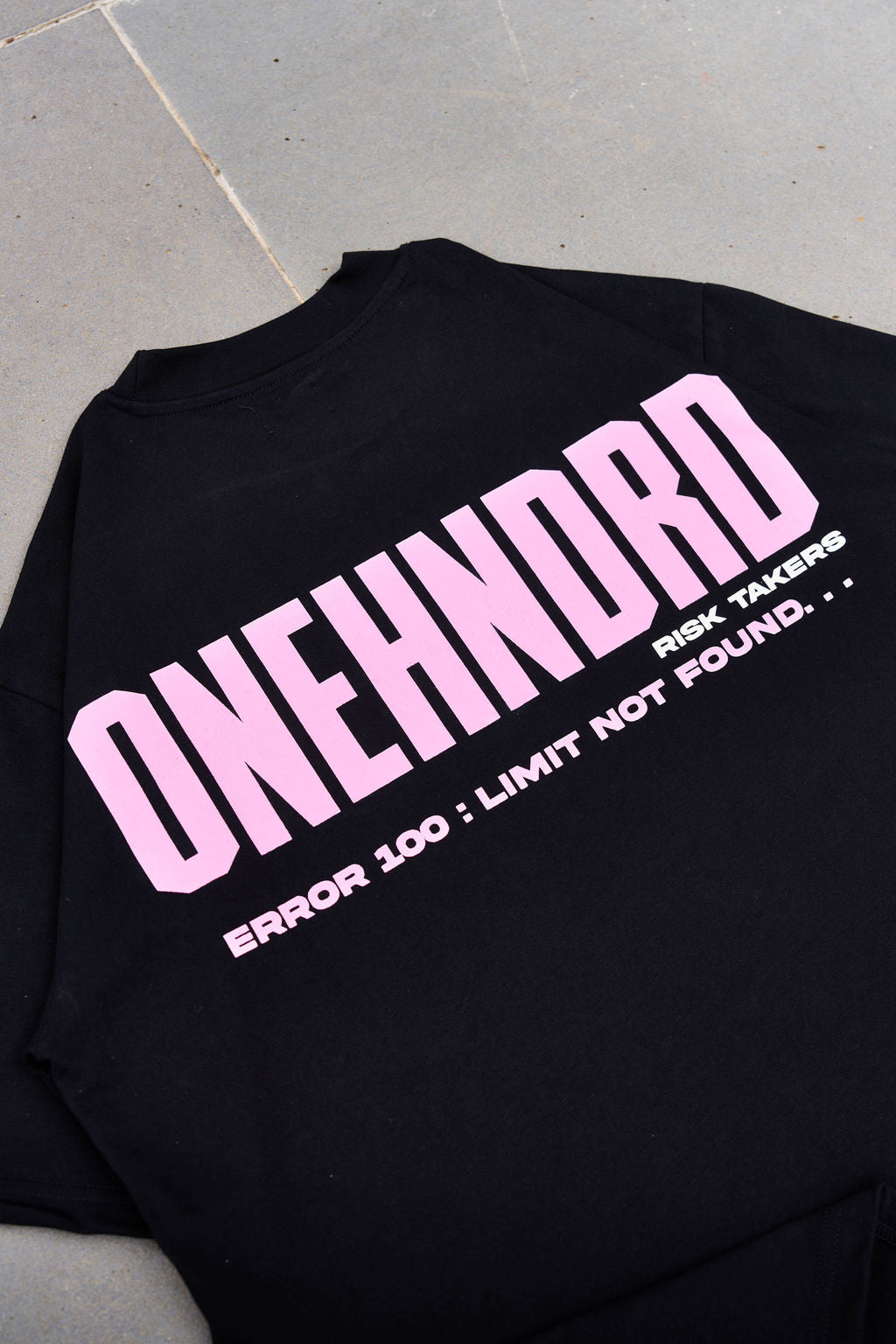 ONEHNDRD Risk Takers oversized tee black unisex 
