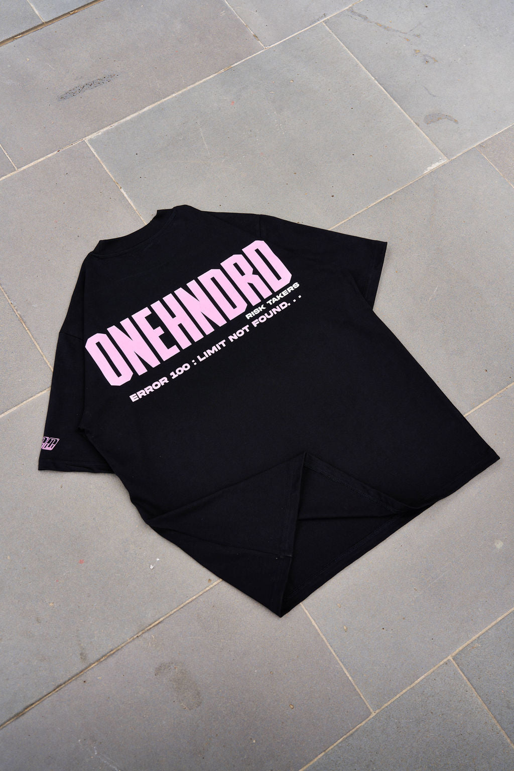 ONEHNDRD Risk Takers oversized tee black unisex 