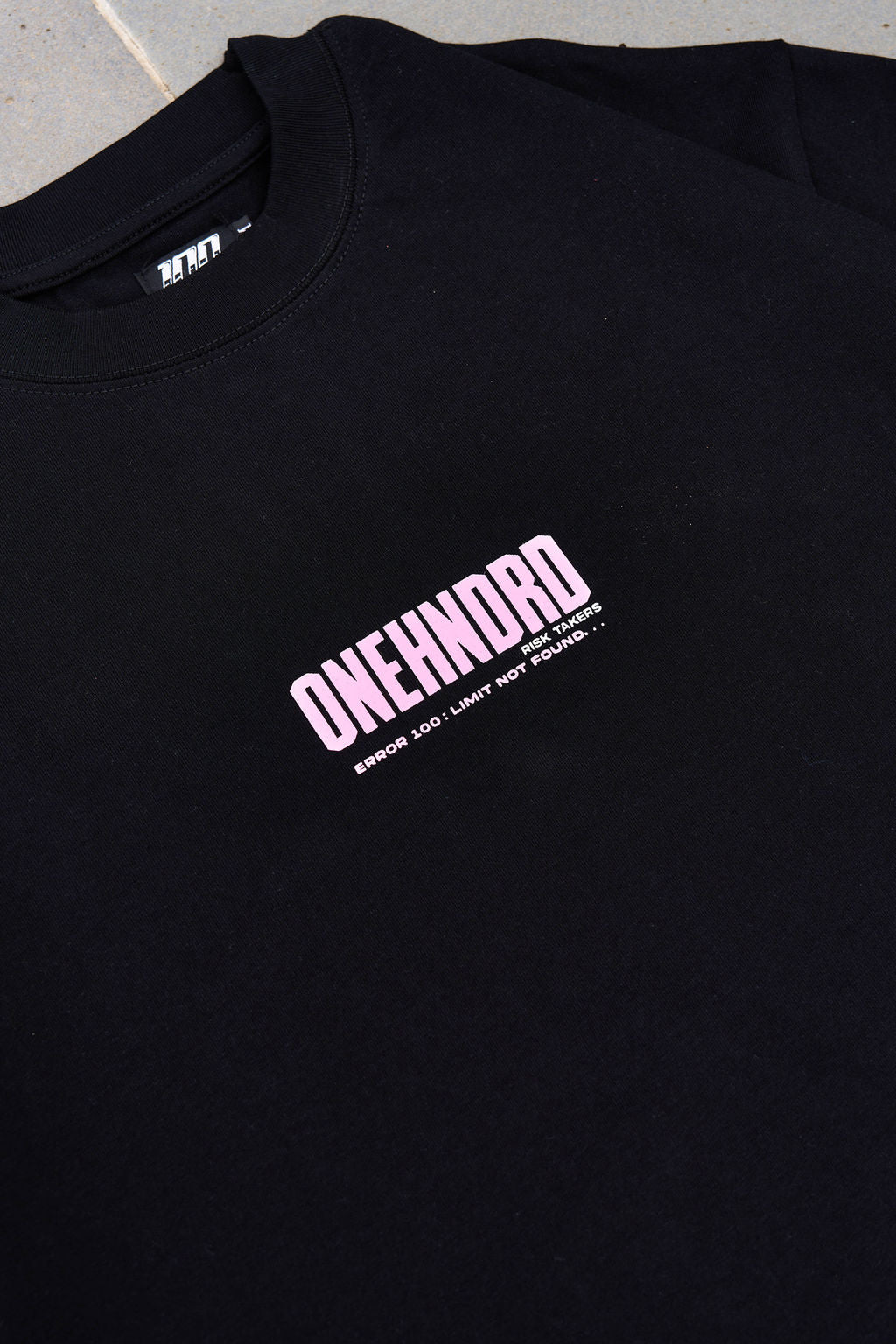 ONEHNDRD Risk Takers oversized tee black unisex 