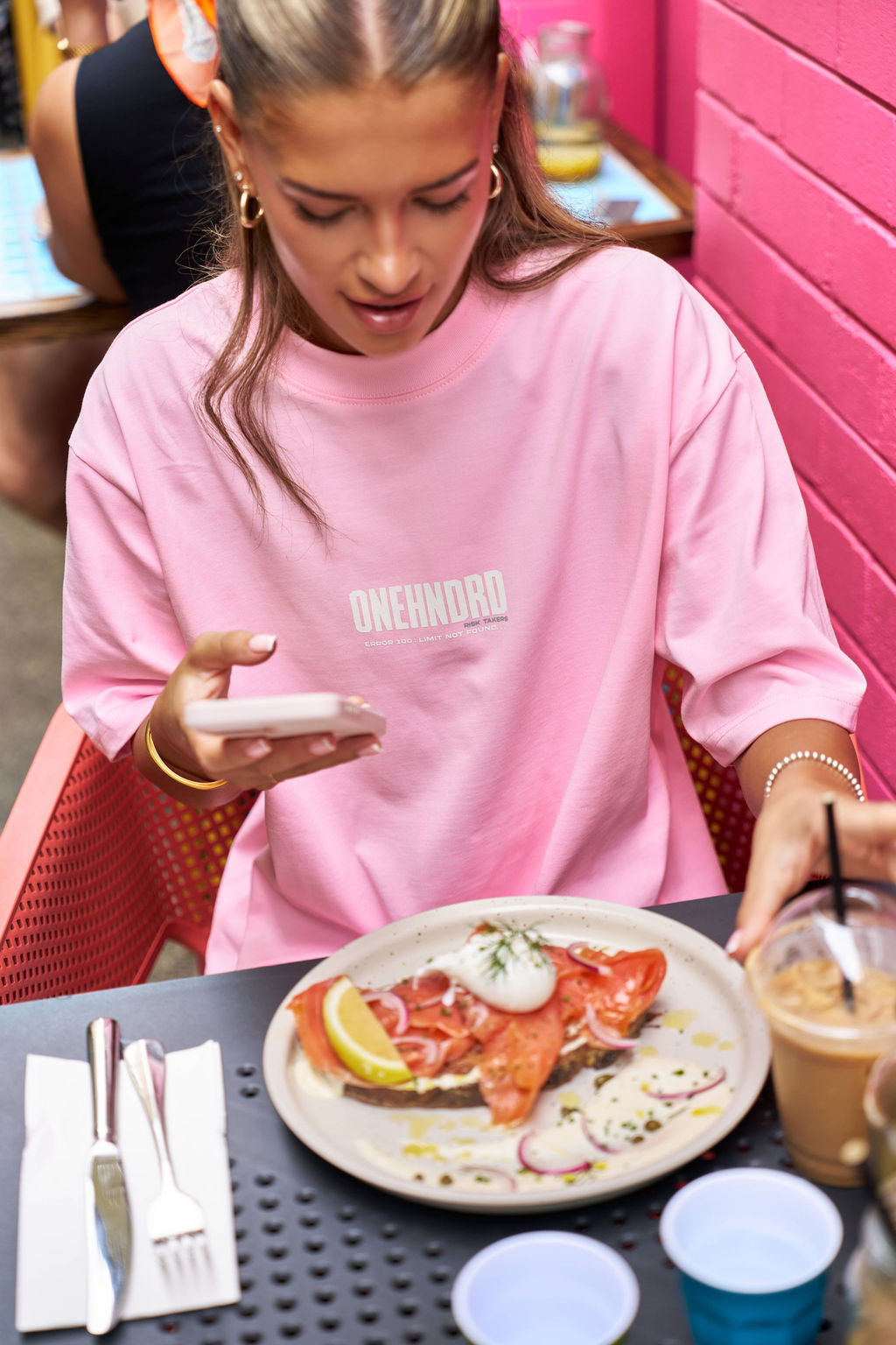 ONEHNDRD Risk Takers oversized tee dust pink unisex